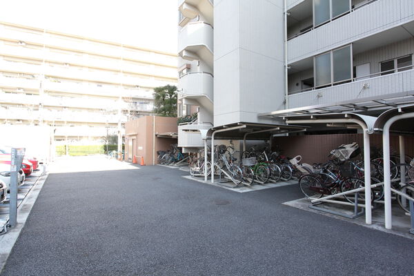 敷地内には、自転車駐輪場を設置しています。