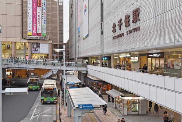 東京メトロ日比谷線「北千住」駅まで約1,040m（徒歩13分）。