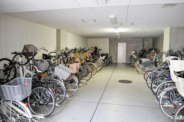 駐輪場は計189台を収容。すべて屋内か屋根付きです。 駐輪場は計189台を収容。すべて屋内か屋根付きです。