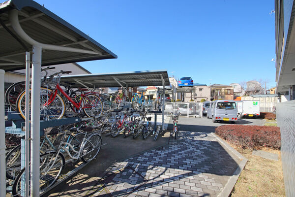 90台収容の自転車駐輪場は、敷地内に設置されています。