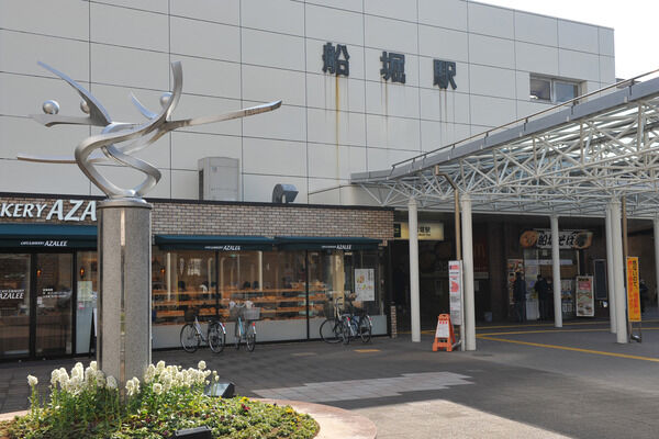 都営新宿線「船堀」駅は、徒歩9分。