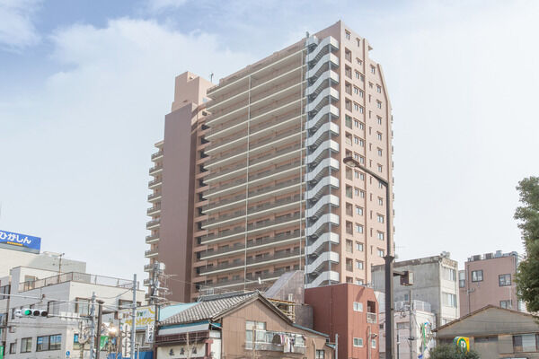 【パークタワー東京クラルテステーションフロント】落ち着きと安らぎの暮らしを印象付ける、アースカラーを基調とした外観。		 【パークタワー東京クラルテステーションフロント】落ち着きと安らぎの暮らしを印象付ける、アースカラーを基調とした外観。