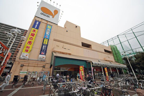 ショッピング施設「ダイエー船堀店」は約80m（徒歩1分）。