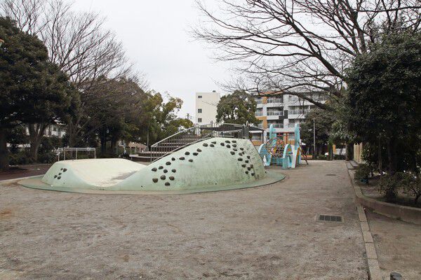 徒歩圏内にある小さな憩いの広場「船堀スポーツ公園」は、約500m（7分）。