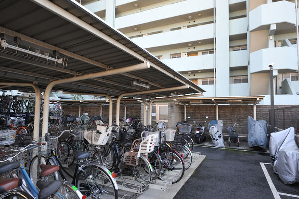 駐輪場は201台と、お子さんがいるファミリーも安心です。		