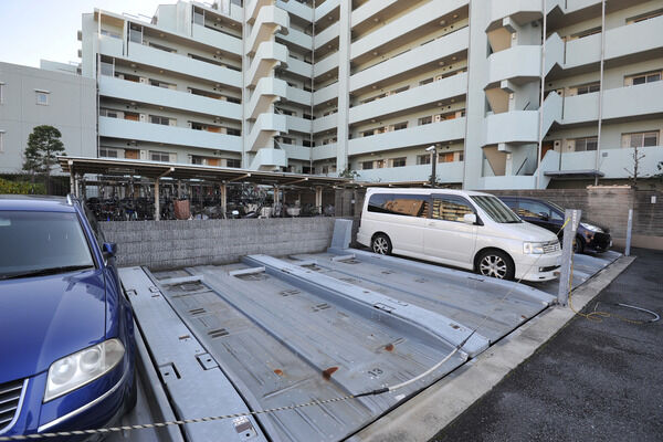 駐車場は、敷地内に49台用意しています。		