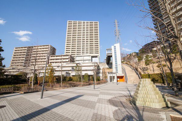 丘の上の我が家へは、階段を使わない快適ルートです。		