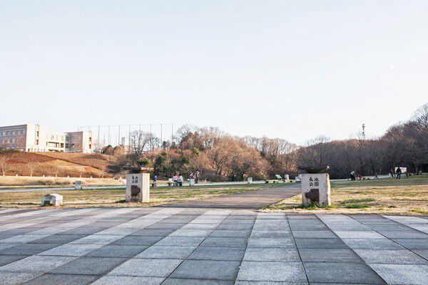 ドラマのロケにも利用されたことのある公園。「長池公園」は約550m（徒歩7分）。