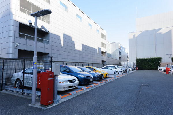 敷地内には平面式16台、機械式72台の駐車場を完備。		