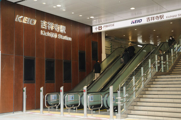 中央本線「吉祥寺」駅は、バス7分 停歩1分。