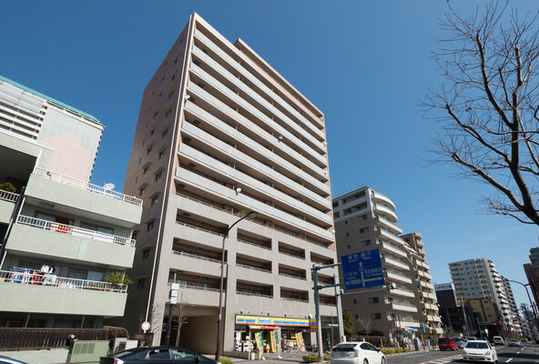 【府中パーク・ホームズ】ツートンカラーの外壁がハイセンスな印象。 【府中パーク・ホームズ】ツートンカラーの外壁がハイセンスな印象。