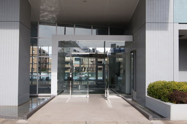 エントランスには、オートロックや宅配ボックスを設置しています。 エントランスには、オートロックや宅配ボックスを設置しています。