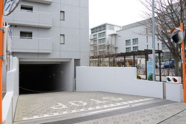 地下には147台の駐車スペースを設備しています。 地下には147台の駐車スペースを設備しています。