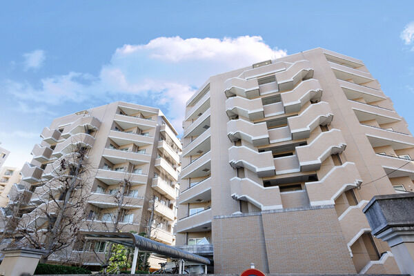 【ガーデンズ国立】立体的な外壁は光の陰影が美意識の高さを感じさせます。		 【ガーデンズ国立】立体的な外壁は光の陰影が美意識の高さを感じさせます。