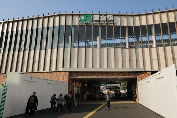 中央本線「国立」駅は、徒歩2分。 中央本線「国立」駅は、徒歩2分。
