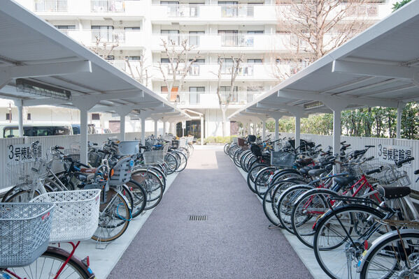 自転車置き場は、敷地内に5か所設置しています。 自転車置き場は、敷地内に5か所設置しています。