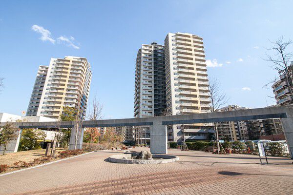 サブエントランスは自然との融和をイメージしたデザインです。 サブエントランスは自然との融和をイメージしたデザインです。