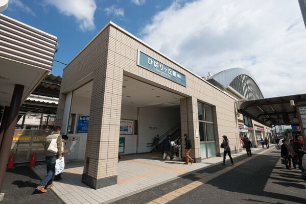 西武池袋・豊島線「ひばりケ丘」駅まで、徒歩8分。