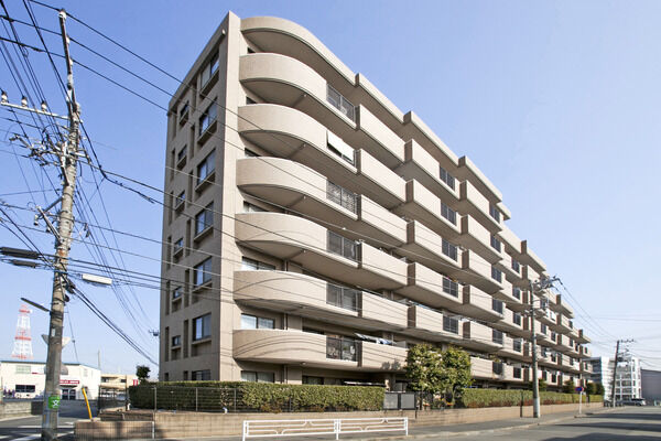 【綱島東パークホームズ参番館】南西角は、優しいアール形状。やわらかな一面を演出。 【綱島東パークホームズ参番館】南西角は、優しいアール形状。やわらかな一面を演出。