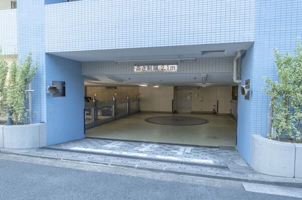 駐車場出入り口。