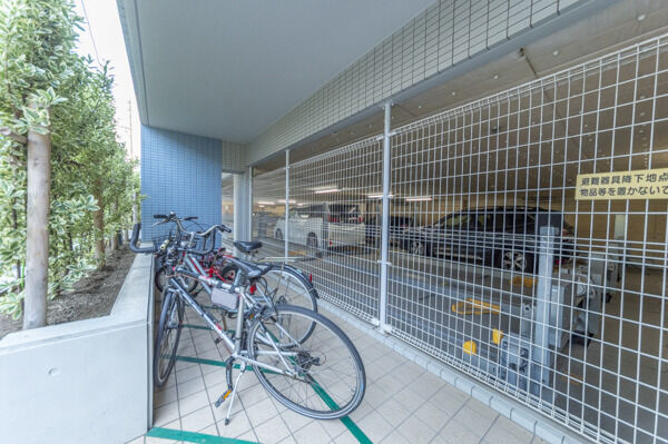 敷地内駐輪場。