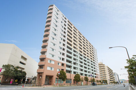 印象的なフォルムとゆとりある外構がデザインされた外観。 印象的なフォルムとゆとりある外構がデザインされた外観。