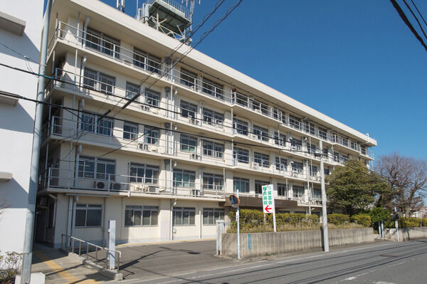 「横浜病院」は、約1,040m（徒歩13分）。	