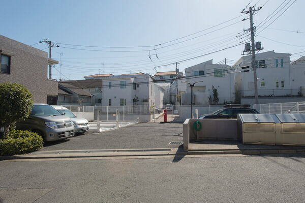 居住者のカーライフをサポートする駐車場。