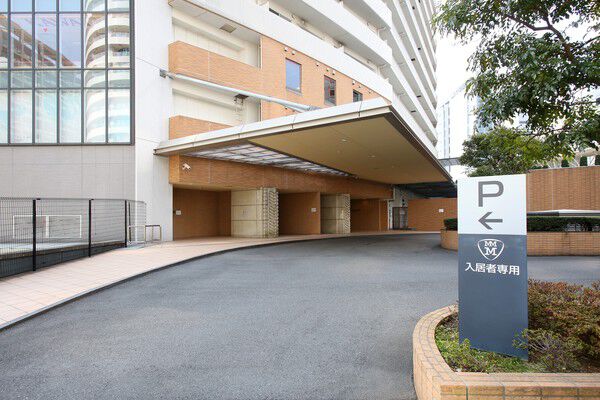 まるでホテルのようなラグジュアリー空間。緑と水が人を優しく迎えます。 まるでホテルのようなラグジュアリー空間。緑と水が人を優しく迎えます。