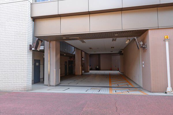 91台分の駐車スペースを確保。自転車置き場も屋内に設置しています。 91台分の駐車スペースを確保。自転車置き場も屋内に設置しています。