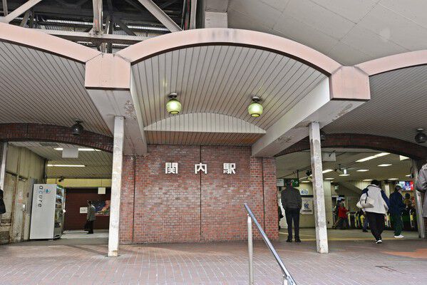 京浜東北・根岸線「関内」駅まで約80m（徒歩1分）、地下街でアクセス可能。