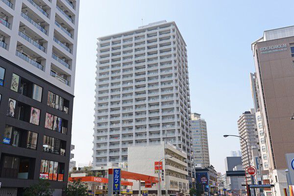 【横濱ディアタワー】周囲の建物の距離も目線が気にならない離隔距離。		