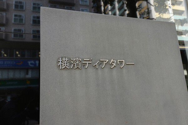上質な天然石に刻まれた重みのある名盤。		