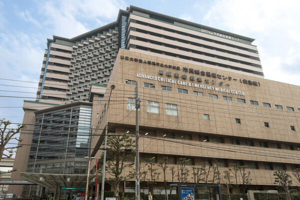 「公立大学法人横浜市立大学附属市民総合医療センター」は、約100m（徒歩2分）。