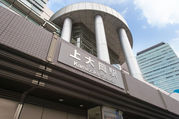 京浜急行電鉄本線「上大岡」駅は、徒歩9分。 京浜急行電鉄本線「上大岡」駅は、徒歩9分。