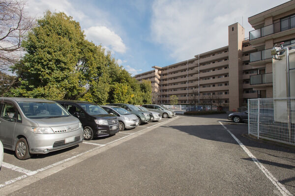 116台分の駐車場スペースを確保しています。