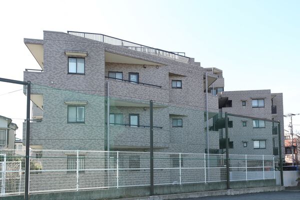 【杉田パーク・ホームズ】上層部には、ほどよい陽あたりが確保されています。