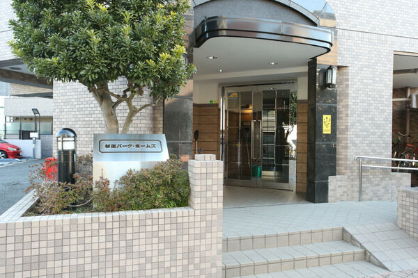 エントランスは、セキュリティを施し、安全面を考慮されたつくりになっています。