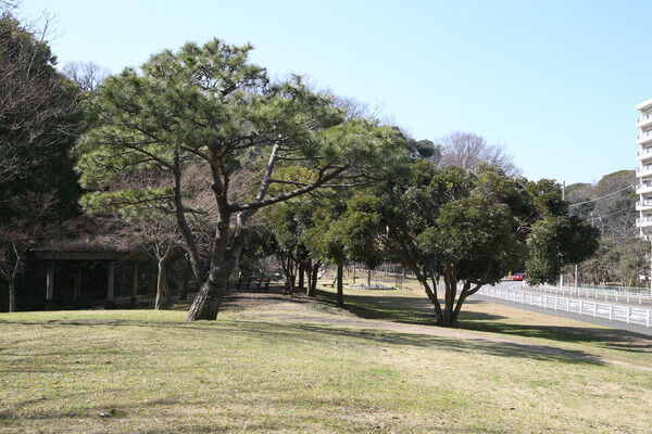 「富岡総合公園」は、約1,350m（徒歩17分）。