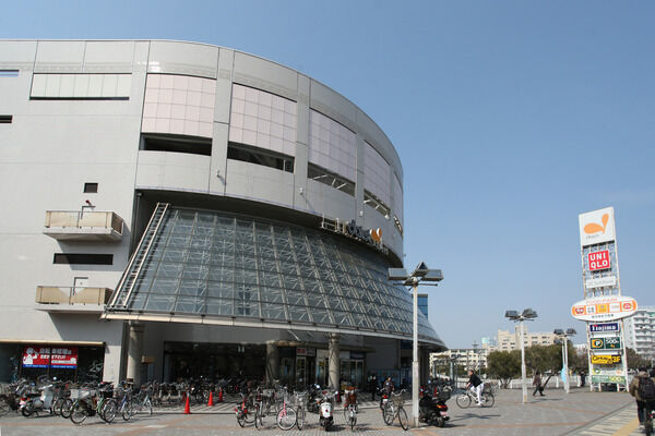 日常のお買い物に便利な「ダイエー金沢八景店」は、約60m（徒歩1分）。