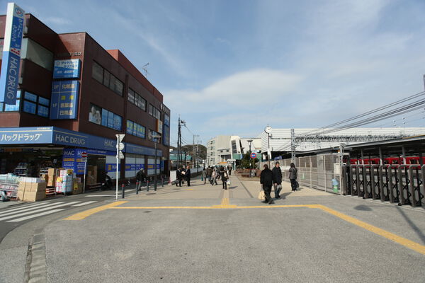 「金沢文庫」駅周辺には、様々な施設が点在。