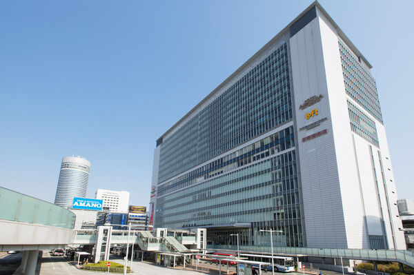 東海道線・横浜線「新横浜」駅は、徒歩17分。