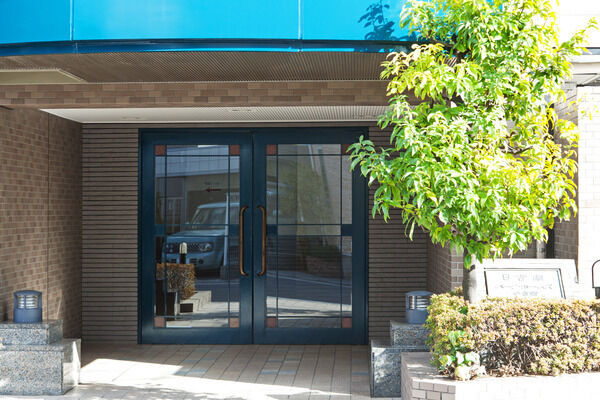 24時間機能する宅配ロッカーは、エントランス内に設置されています。