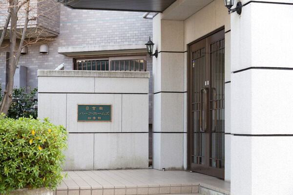 やすらぎと住まいの品質感を演出するエントランスが広がります。