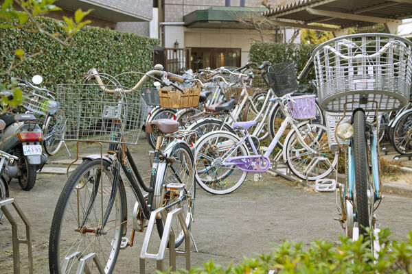 プレイロット横には、自転車駐輪場を設置。