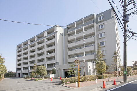 50%以上が第一種低層住居専用地域。2棟の建物は、間隔をゆったりと配棟。 50%以上が第一種低層住居専用地域。2棟の建物は、間隔をゆったりと配棟。