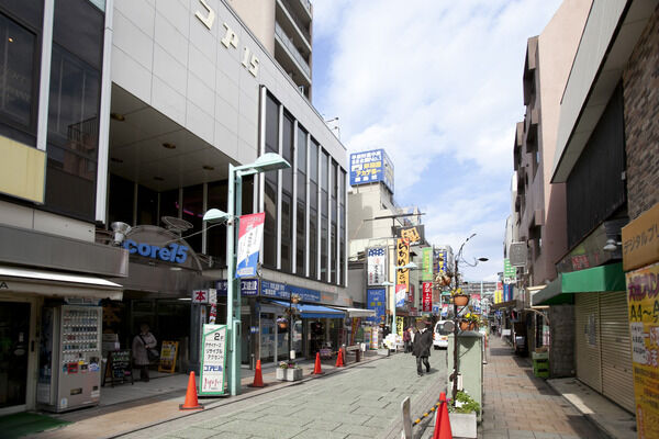 駅前に広がる毎日の買い物に便利な商店街。