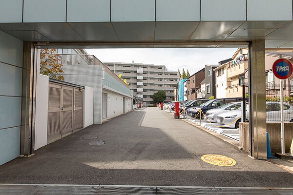 敷地内駐車場。