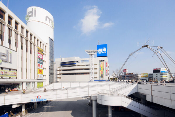 東海道本線、横浜市ブルーライン、横須賀線「戸塚」駅は、徒歩10分。 東海道本線、横浜市ブルーライン、横須賀線「戸塚」駅は、徒歩10分。