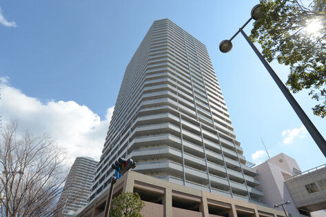 街並みと調和されるよう、外壁の色も考慮されている。 街並みと調和されるよう、外壁の色も考慮されている。